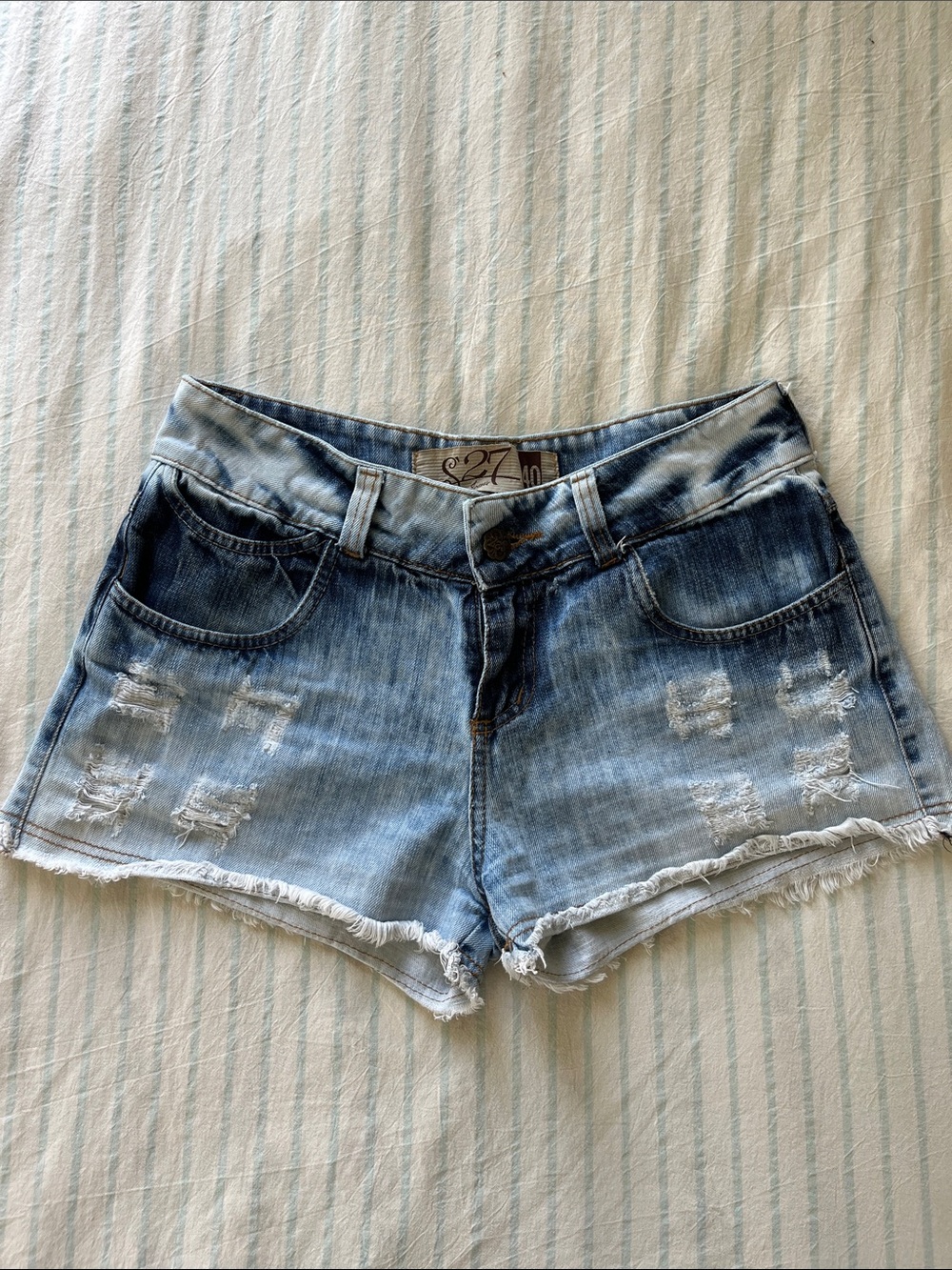 Low Rise 2000s Vintage Wash Women's Light Blue Distressed Denim Jean Shorts